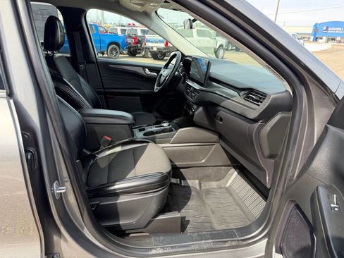 Used 2024 Ford Escape SE w/ Class II Trailer Tow Package image 52