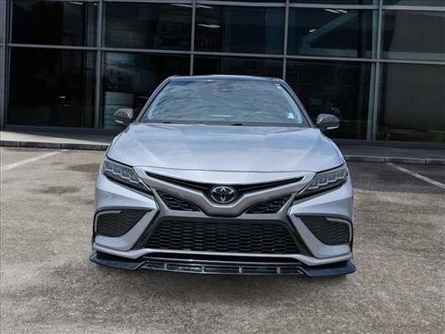 Used 2022 Toyota Camry XSE FWD image 3