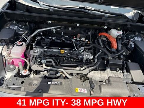 Used 2022 Toyota RAV4 LE AWD/4WD image 11