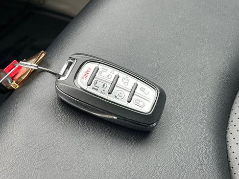 Used 2024 Chrysler Pacifica Touring-L image 22