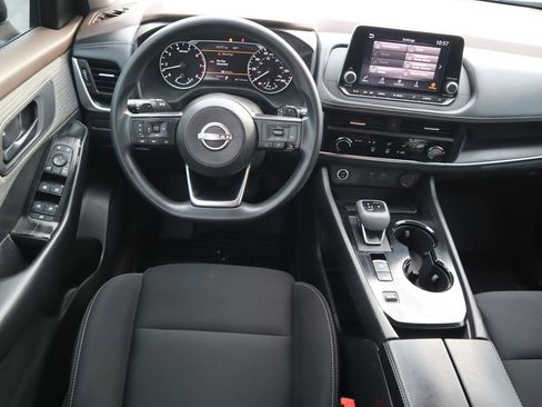 Used 2023 Nissan Rogue S image 11