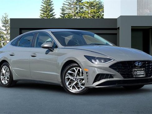 Used 2022 Hyundai Sonata SEL image 2