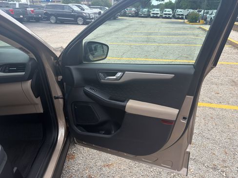 Used 2020 Ford Escape SE FWD image 13