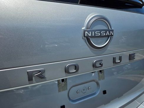 Used 2025 Nissan Rogue SV FWD image 15