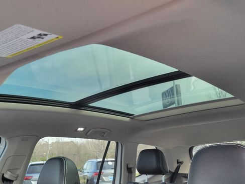 Certified 2025 Volkswagen Atlas SE w/ Panoramic Sunroof Package image 22