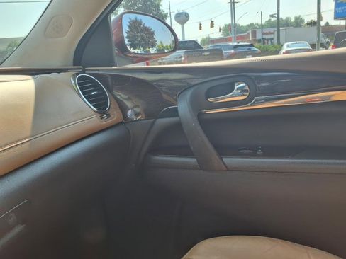 Used 2017 Buick Enclave Leather image 19