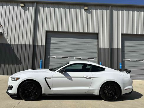 Used 2019 Ford Mustang Shelby GT350 w/ Technology Package RWD image 4