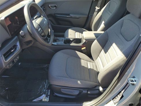 Used 2025 Kia K4 EX image 5