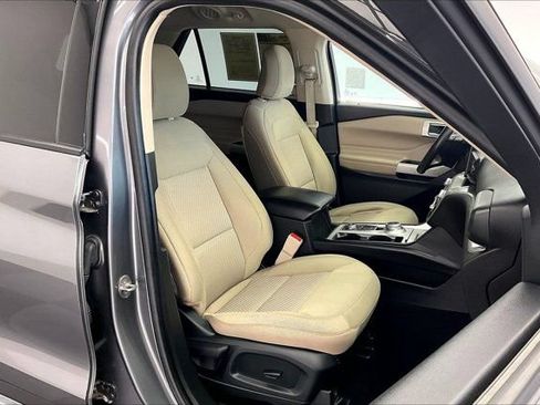 Used 2023 Ford Explorer XLT AWD/4WD image 6