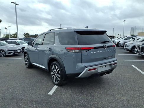Used 2022 Nissan Pathfinder Platinum image 3
