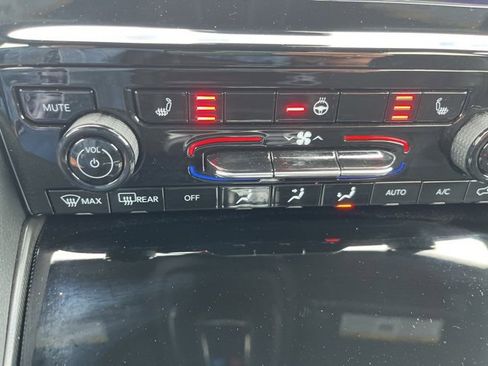 Used 2025 Jeep Grand Cherokee L Altitude image 24