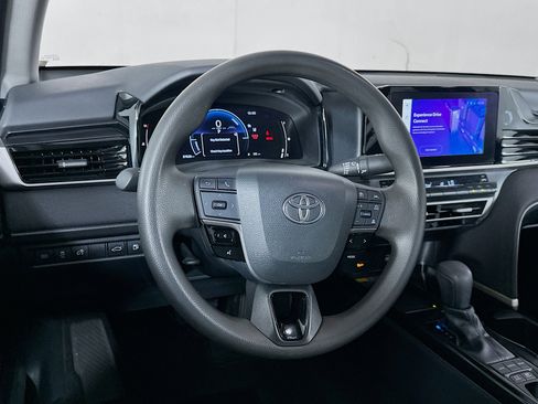 Used 2025 Toyota Camry LE image 18