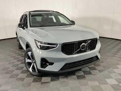 New 2026 Volvo XC40 B5 Plus w/ Protection Package Premier image 48
