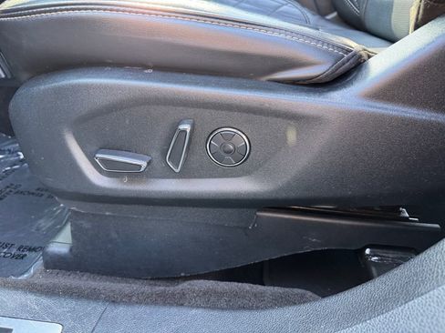 Used 2018 Ford Explorer Platinum image 15