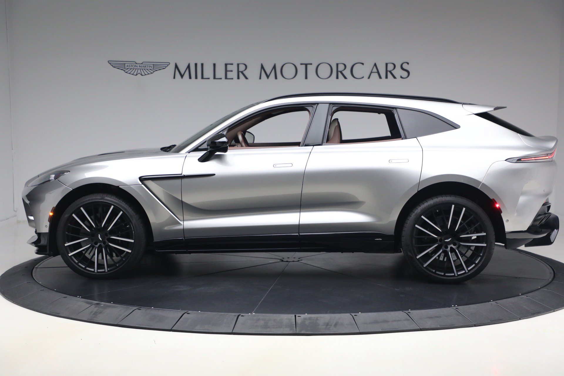 Used 2023 Aston Martin DBX 707 AWD/4WD image 3