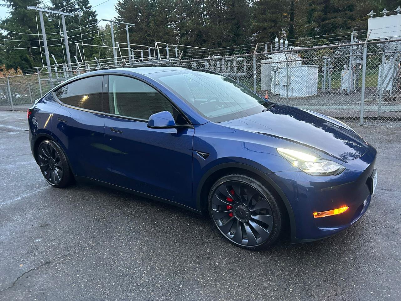 Used 2023 Tesla Model Y Long Range AWD/4WD image 3
