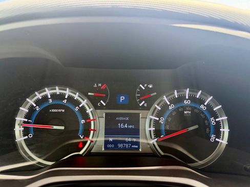 Used 2018 Toyota 4Runner SR5 AWD/4WD image 39