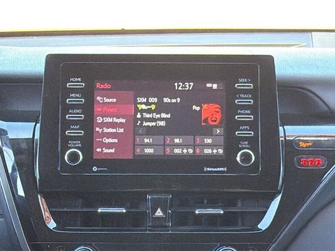 Used 2023 Toyota Camry SE image 19