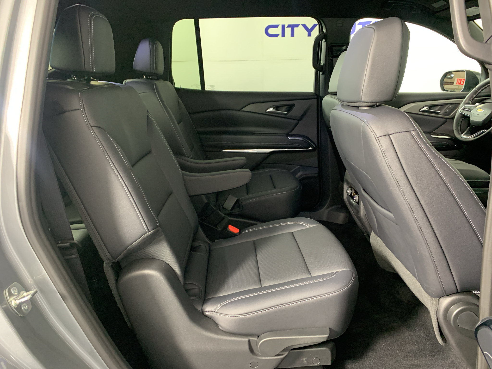 Used 2026 Chevrolet Traverse LT FWD image 35