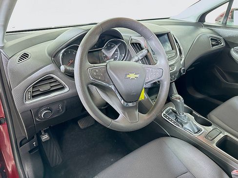 Used 2019 Chevrolet Cruze LT image 9