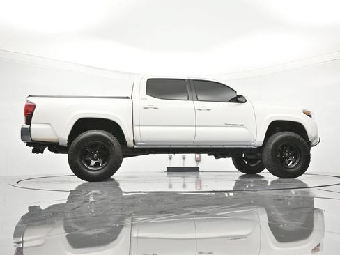 Used 2021 Toyota Tacoma SR5 AWD/4WD image 40