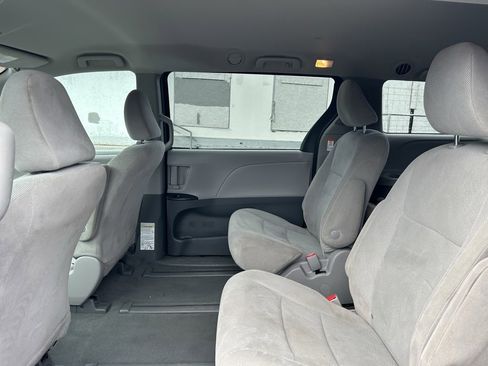 Certified 2020 Toyota Sienna L image 12