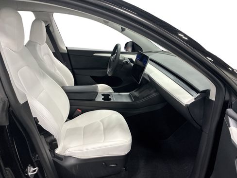 Certified 2023 Tesla Model Y Long Range AWD/4WD image 13