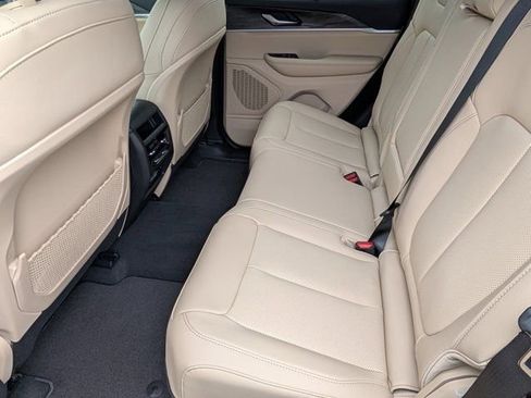 New 2025 Jeep Grand Cherokee Limited w/ Luxury Tech Group II image 29