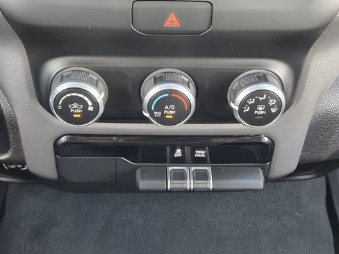 Used 2019 RAM 1500 Big Horn RWD image 17