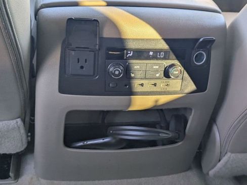 Used 2017 GMC Yukon SLT w/ Premium Edition image 31