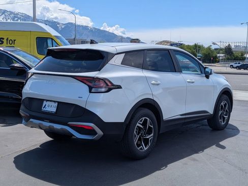 Used 2024 Kia Sportage LX AWD/4WD image 4