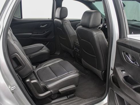 Used 2022 Chevrolet Traverse LT w/ LT Premium Package AWD/4WD image 24