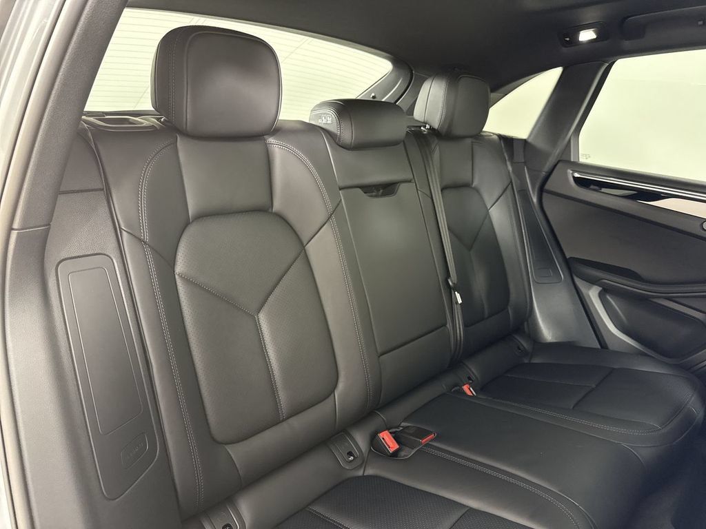 Certified 2026 Porsche Macan AWD/4WD image 24