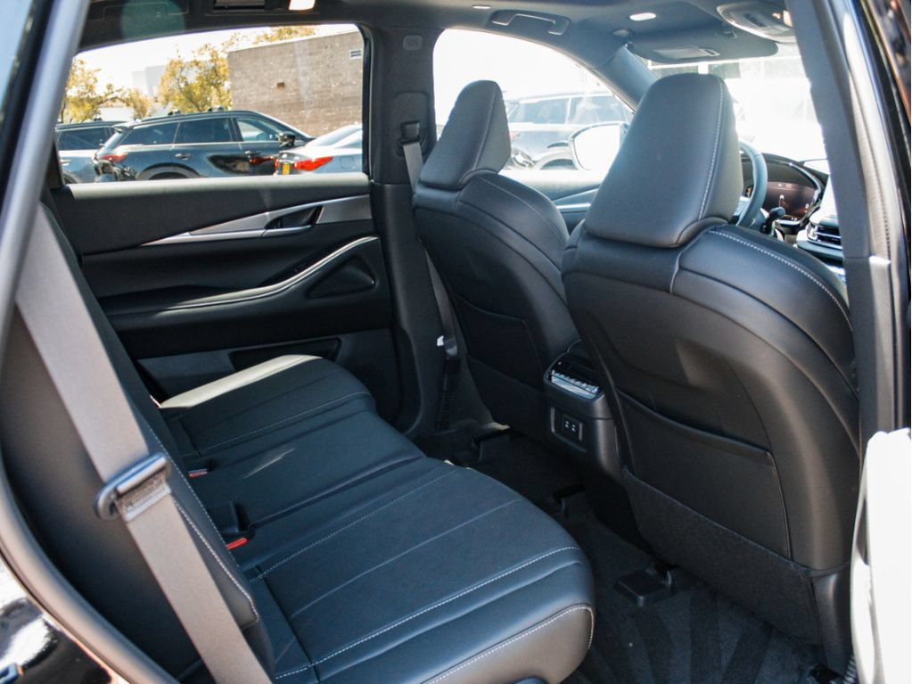 Certified 2027 INFINITI QX65 Luxe w/ Cargo Package AWD/4WD image 31
