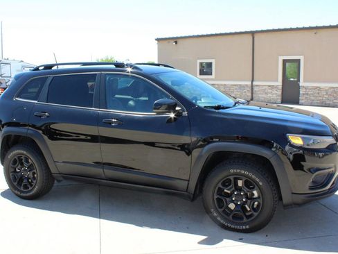 Used 2022 Jeep Cherokee Latitude w/ Sun & Sound Group AWD/4WD image 5