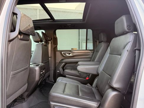 Used 2021 Chevrolet Suburban LT w/ LT Signature Package RWD image 22
