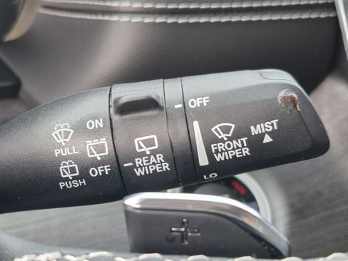 Used 2024 Jeep Grand Cherokee Limited w/ Luxury Tech Group II image 33