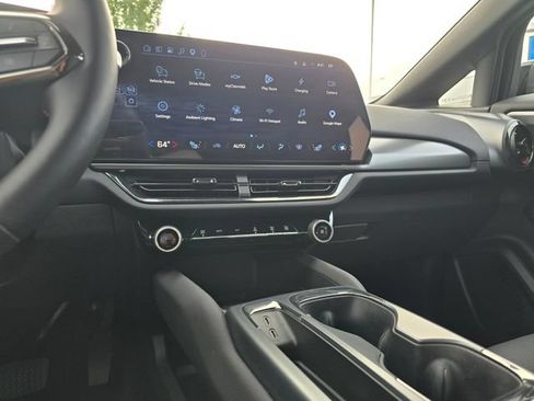 Used 2025 Chevrolet Equinox EV RS FWD image 28