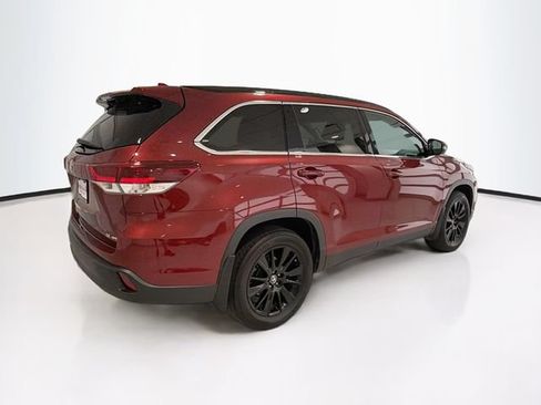 Certified 2019 Toyota Highlander SE w/ Carpet Mat Package (TMS) AWD/4WD image 6