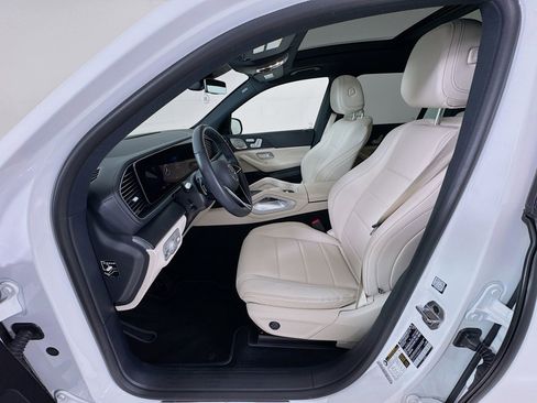 Used 2025 Mercedes-Benz GLS 450 4MATIC image 23