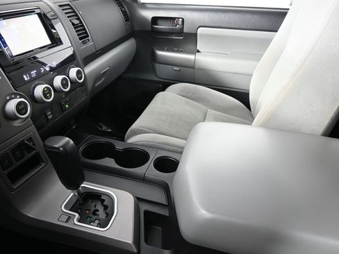 Used 2016 Toyota Sequoia SR5 AWD/4WD image 33