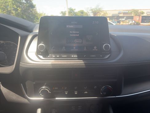 Used 2024 Nissan Rogue S AWD/4WD image 15
