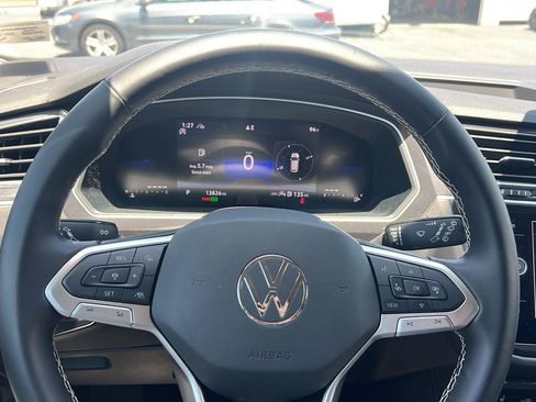 Used 2024 Volkswagen Tiguan SE AWD/4WD image 17