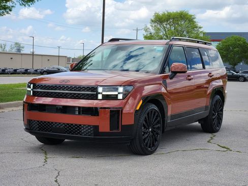 Used 2025 Hyundai Santa Fe Calligraphy FWD image 2