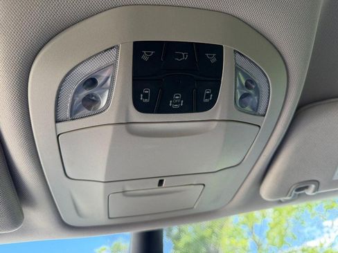 Used 2023 Chrysler Pacifica Touring-L FWD image 53