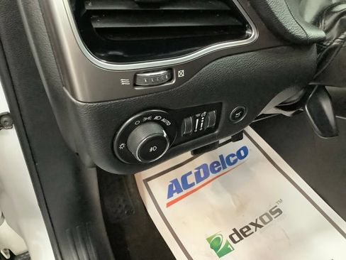 Used 2019 Jeep Cherokee Limited AWD/4WD image 15