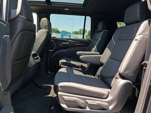 Used 2023 Cadillac Escalade ESV Premium Luxury AWD/4WD image 8