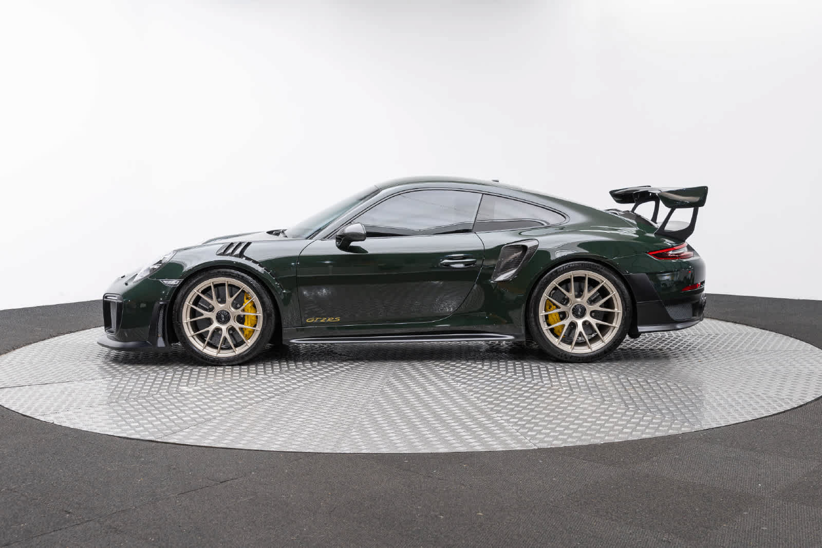 Used 2018 Porsche 911 GT2 RS RWD image 3