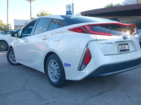 Used 2017 Toyota Prius Prime Advanced image 4