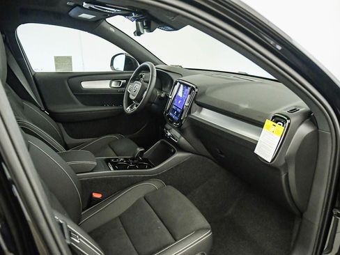 New 2026 Volvo XC40 B5 Ultra w/ Climate Package AWD/4WD image 15